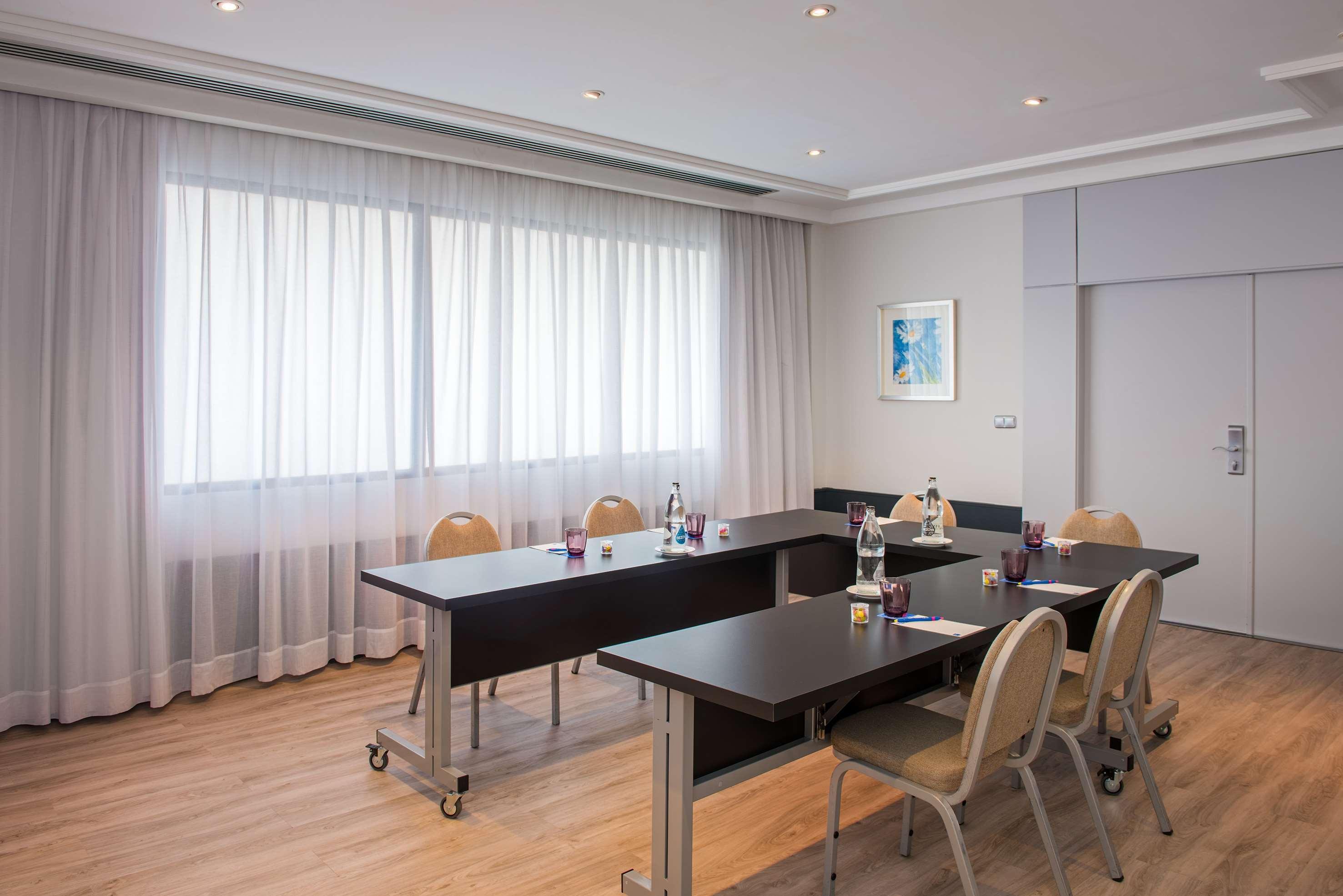 Hotel Alameda Aeropuerto, Affiliated By Meliá 4*